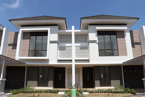 https://images-residence.summarecon.com/images/gallery/article/10092/serah terima amanda btari 2018 4.jpg